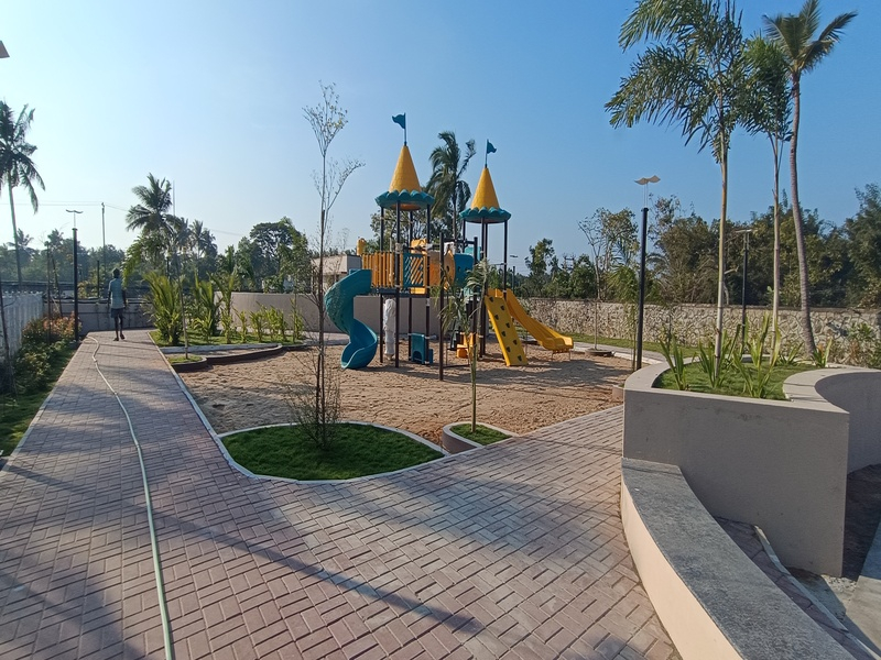 Urban Tree Sapphire Garden