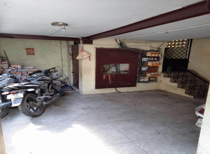 2750 Sq.Ft, 9 BHK Individual House for sale in Shenoy Nagar