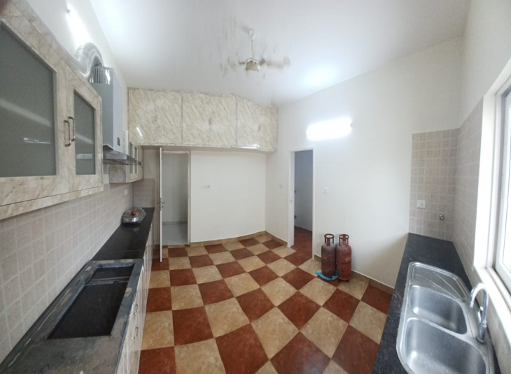 3373 Sq.Ft, 3 BHK Residential Apartment