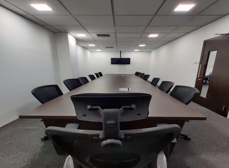 2100 Sqft, Commercial Office / Space in Thousand Lights