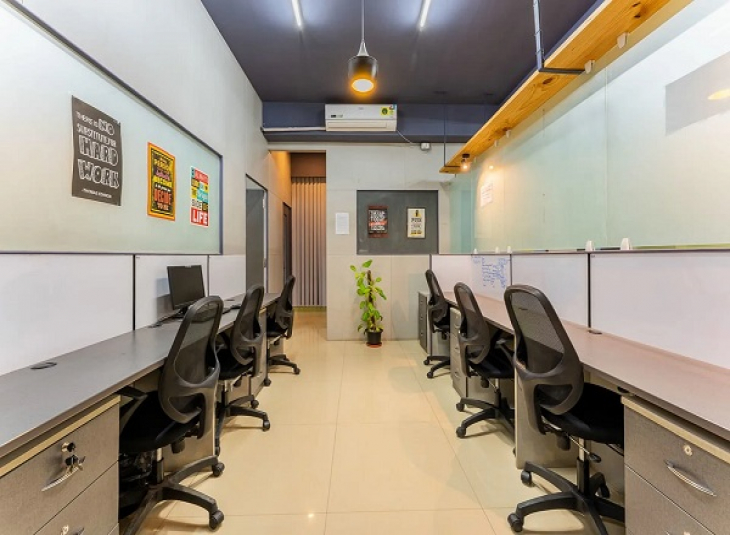 1000 Sqft, Commercial Office / Space in Anna Salai